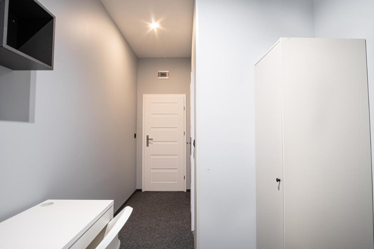 Hostel Prywatny Z Prywatna Lazienka - Senatorska 36 *